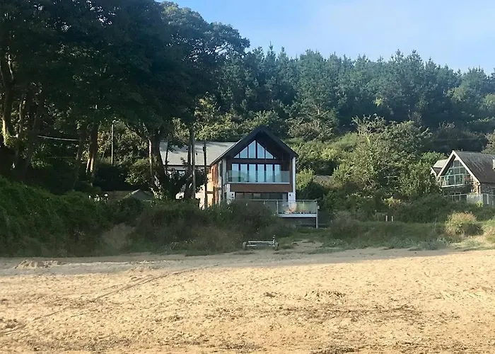 Beachfront Escape Surf-Style Studio